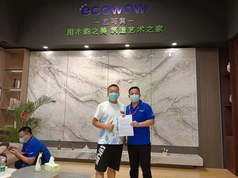 艺可窝实木艺术背景墙招商加盟现场签约合影